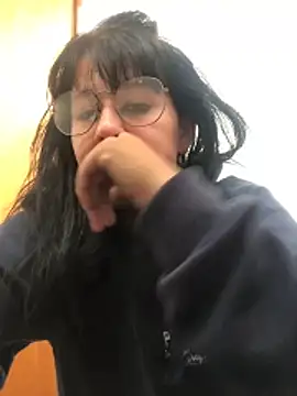 Laacoluu online show from 7, 4, 2026