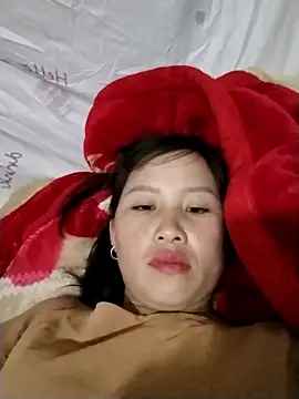 Snapshot of Yo-must chatting on 11, 4, 2026 Yo-must online show from 11, 4, 2026