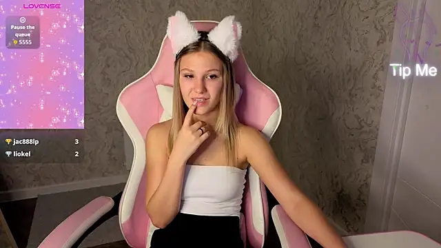 Snapshot of Angelina_Becker chatting on 22, 6, 2026 Angelina Becker online show from 22, 6, 2026