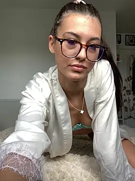 Snapshot of Lolaleexx chatting on 5, 4, 2026 Lolaleexx online show from 5, 4, 2026