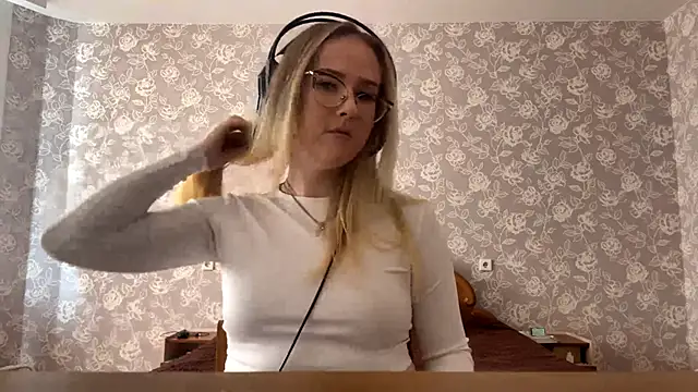 ElmiraGildea online show from 6, 4, 2026