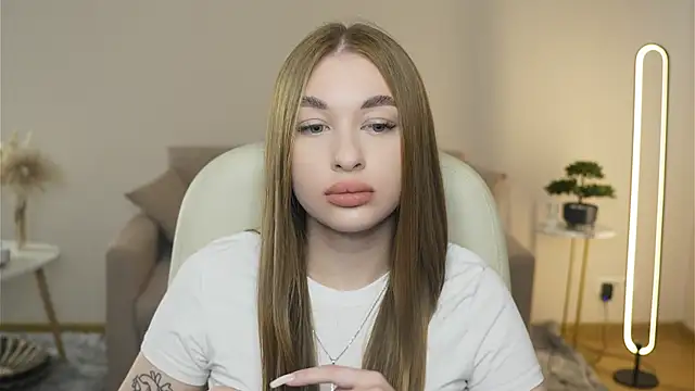 Snapshot of SangVivolo chatting on 5, 4, 2026 SangVivolo online show from 5, 4, 2026