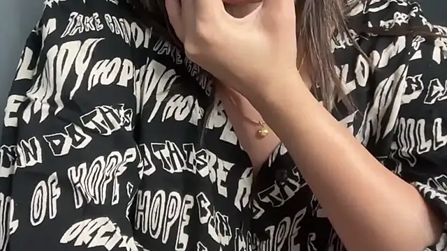 Snapshot of Rossy_x2 chatting on 4, 4, 2026 Rossy x2 online show from 4, 4, 2026