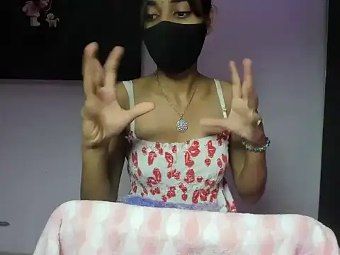 Snapshot of Shanaya_xo chatting on 30, 6, 2026 Shanaya xo online show from 30, 6, 2026