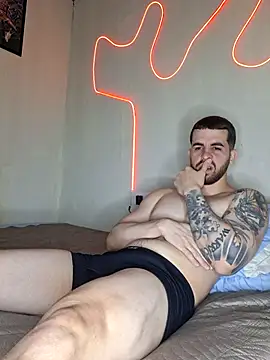 Snapshot of leoxxxgato chatting on 2, 6, 2026 leoxxxgato online show from 2, 6, 2026