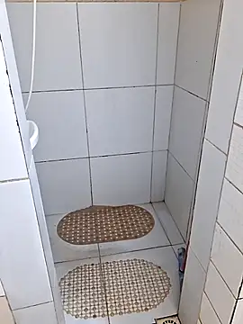 leoxxxgato online show from 5, 4, 2026