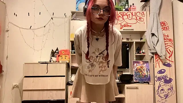 Snapshot of RedHeadCat chatting on 4, 4, 2026 RedHeadCat online show from 4, 4, 2026