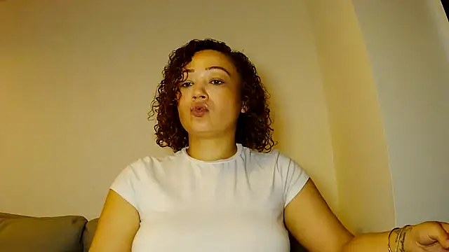 Snapshot of Theone_T chatting on 25, 5, 2026 Theone T online show from 25, 5, 2026