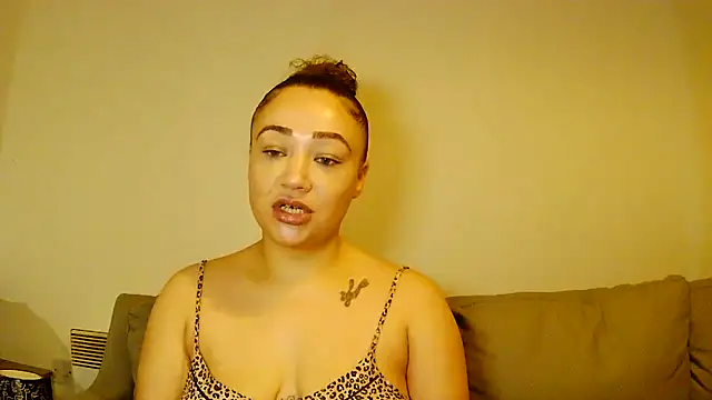 Snapshot of Theone_T chatting on 27, 4, 2026 Theone T online show from 27, 4, 2026