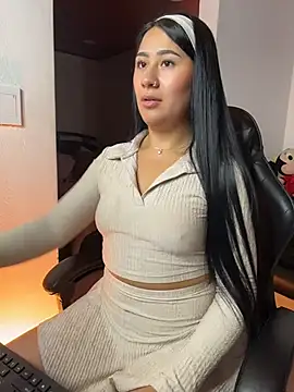 EvelynLeen  online show from 22, 4, 2026