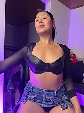 EvelynLeen  online show from 13, 4, 2026