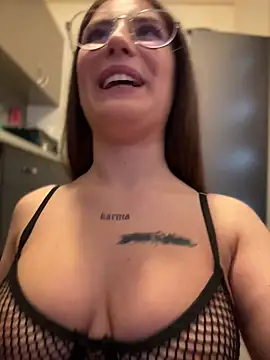 Snapshot of vanessa_anne chatting on 10, 4, 2026 vanessa anne online show from 10, 4, 2026