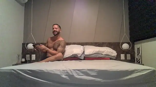 sexy couple82 online show from 8, 4, 2026