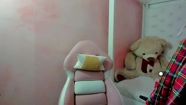 Snapshot of valentina__ortiz chatting on 16, 6, 2026 valentina ortiz online show from 16, 6, 2026