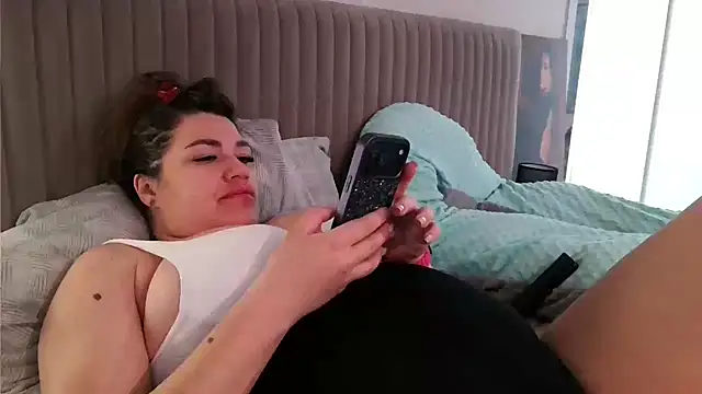 Snapshot of miss_preggie chatting on 15, 4, 2026 miss preggie online show from 15, 4, 2026
