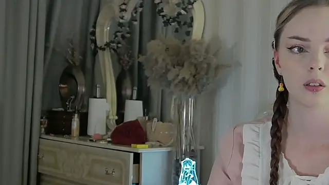 Snapshot of LianaGracee chatting on 22, 7, 2026 LianaGracee online show from 22, 7, 2026