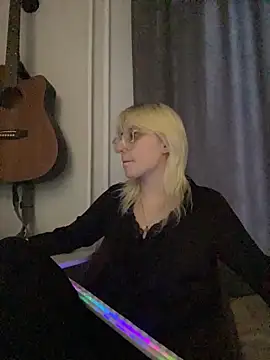 Snapshot of Picxel_ chatting on 7, 4, 2026 Picxel online show from 7, 4, 2026