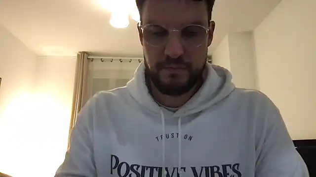 YoloNude online show from 5, 4, 2026