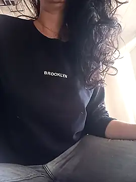 Snapshot of dua-lippa chatting on 7, 4, 2026 dua-lippa online show from 7, 4, 2026