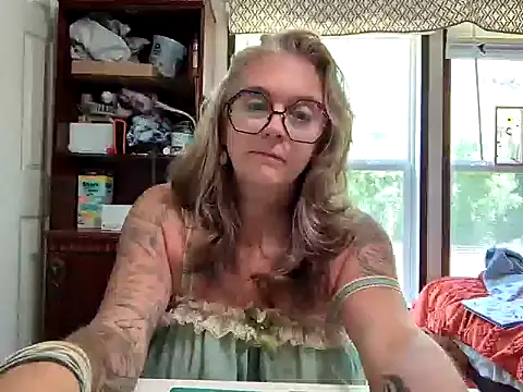 Blondejenn online show from 7, 4, 2026