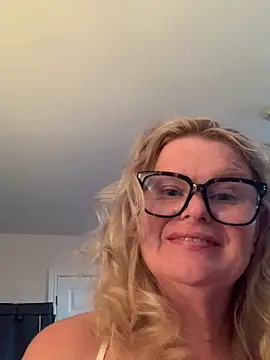 Snapshot of Love_Lee_xo chatting on 12, 5, 2026 Love Lee xo online show from 12, 5, 2026