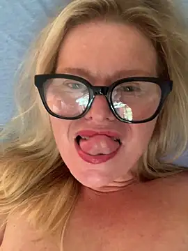 Snapshot of Love_Lee_xo chatting on 6, 6, 2026 Love Lee xo online show from 6, 6, 2026