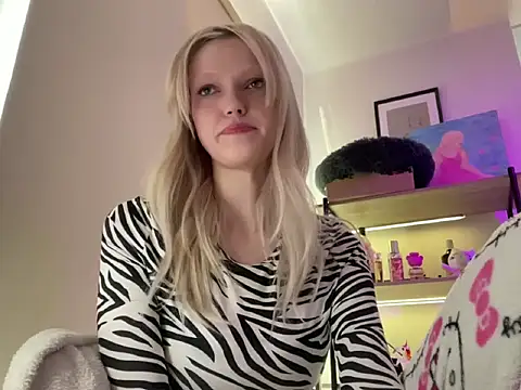 Snapshot of StellinaLuna chatting on 14, 4, 2026 StellinaLuna online show from 14, 4, 2026