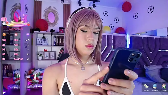 Snapshot of Eva__Walker chatting on 4, 7, 2026 Eva Walker online show from 4, 7, 2026