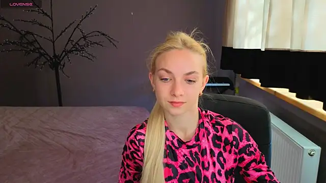 Snapshot of SonnySofia chatting on 5, 5, 2026 SonnySofia online show from 5, 5, 2026