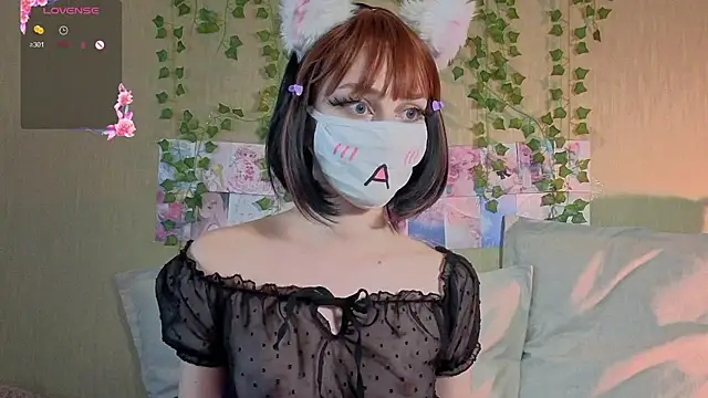 Snapshot of LunaNyanmi chatting on 18, 5, 2026 LunaNyanmi online show from 18, 5, 2026