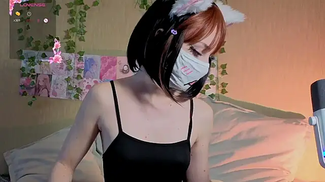 Snapshot of LunaNyanmi chatting on 13, 5, 2026 LunaNyanmi online show from 13, 5, 2026