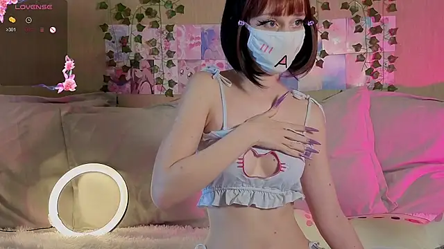 Snapshot of LunaNyanmi chatting on 7, 4, 2026 LunaNyanmi online show from 7, 4, 2026