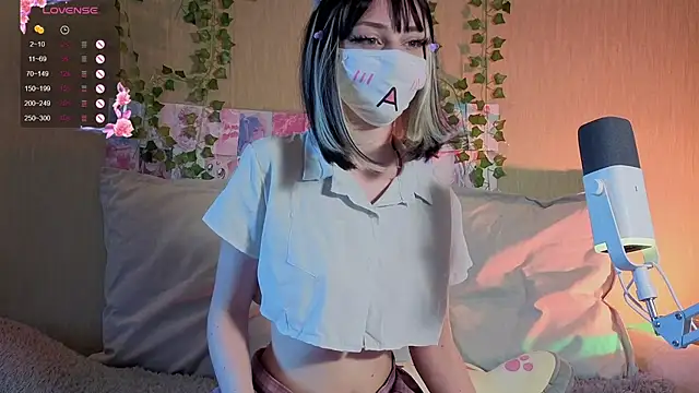 Snapshot of LunaNyanmi chatting on 6, 6, 2026 LunaNyanmi online show from 6, 6, 2026
