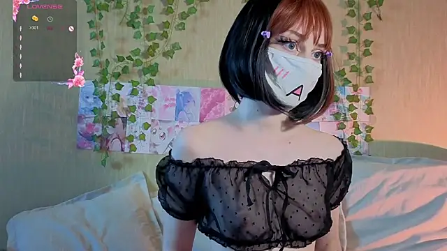 Snapshot of LunaNyanmi chatting on 11, 5, 2026 LunaNyanmi online show from 11, 5, 2026