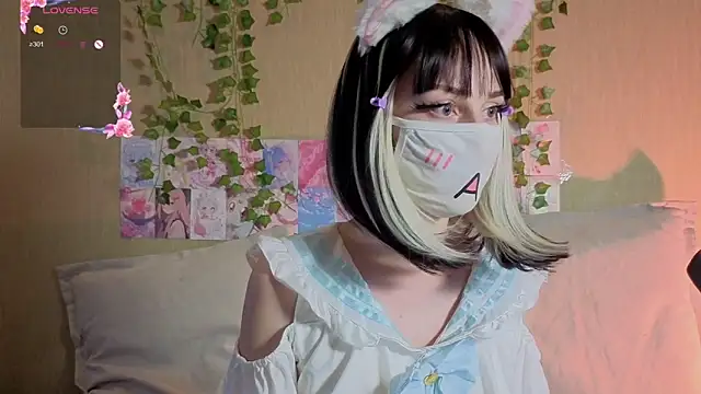 Snapshot of LunaNyanmi chatting on 1, 6, 2026 LunaNyanmi online show from 1, 6, 2026