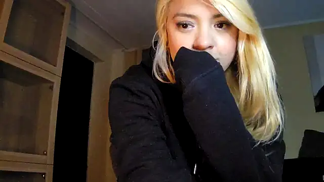 Snapshot of SilvyDiamond chatting on 14, 5, 2026 SilvyDiamond online show from 14, 5, 2026
