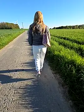 Snapshot of SilvyDiamond chatting on 23, 4, 2026 SilvyDiamond online show from 23, 4, 2026