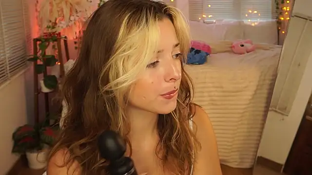 Snapshot of LoraDollie chatting on 6, 7, 2026 LoraDollie online show from 6, 7, 2026