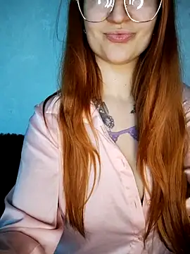 Snapshot of LeonaFox chatting on 13, 4, 2026 LeonaFox online show from 13, 4, 2026