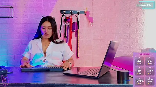 Snapshot of Bdsm_Kiara chatting on 8, 4, 2026 Bdsm Kiara online show from 8, 4, 2026