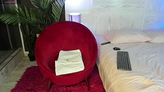 angelina hilton online show from 14, 4, 2026
