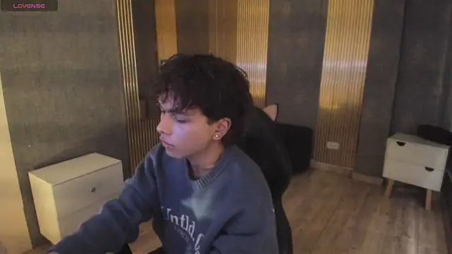 Snapshot of Elian_tay chatting on 6, 4, 2026 Elian tay online show from 6, 4, 2026