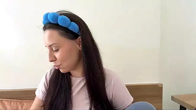 VinitaAskia online show from 23, 4, 2026