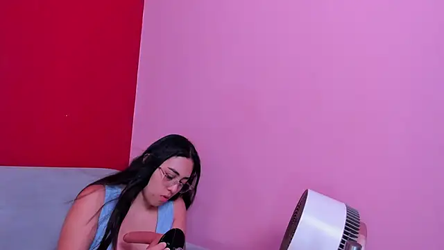 Snapshot of rose_smitth chatting on 12, 4, 2026 rose smitth online show from 12, 4, 2026