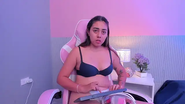 Snapshot of rose_smitth chatting on 9, 4, 2026 rose smitth online show from 9, 4, 2026