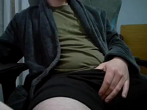 Snapshot of MaxxSlick chatting on 7, 4, 2026 MaxxSlick online show from 7, 4, 2026