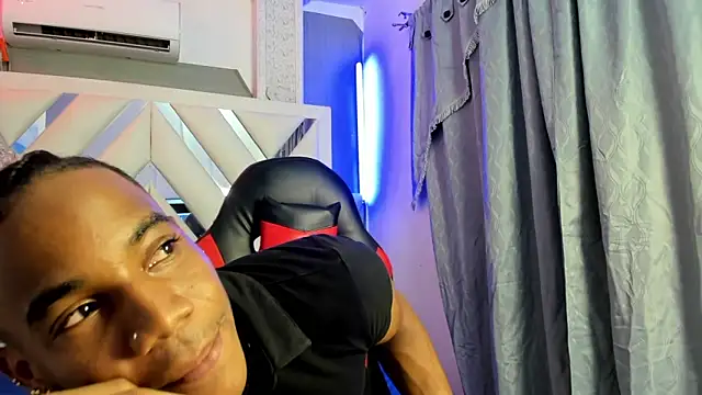 Snapshot of axel_silva4 chatting on 5, 5, 2026 axel silva4 online show from 5, 5, 2026