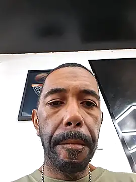 Snapshot of Willybigcock1981 chatting on 10, 4, 2026 Willybigcock1981 online show from 10, 4, 2026