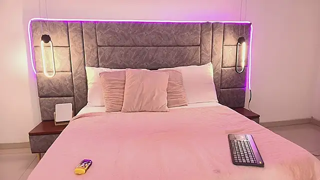 dhalia lux  online show from 27, 5, 2026