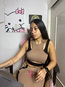 Snapshot of DulceLatinaxo chatting on 7, 7, 2026 DulceLatinaxo online show from 7, 7, 2026